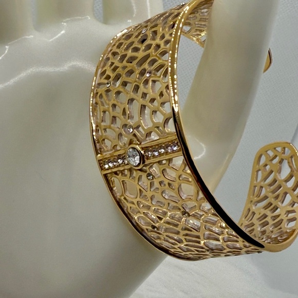 New Brighton Fiji Sparkle Cuff Sea Shore Crystal Bangle Bracelet in Gold-Tone - Picture 3 of 5